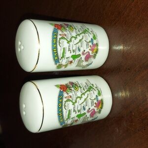 Bahamas Salt And pepper shakers